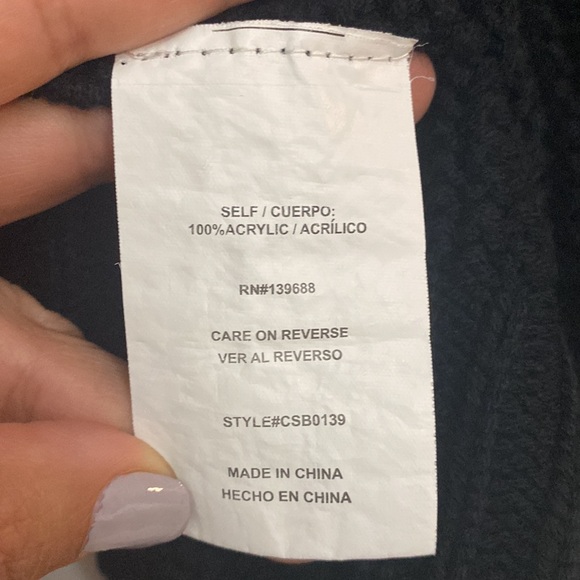 Coco + Jaimeson women’s black asymmetrical 100% acrylic short Cardigan size M/L - Picture 8 of 8